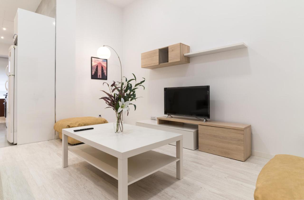 Acogedor Y Comodo Apartamento Madrid A/C Luaran gambar